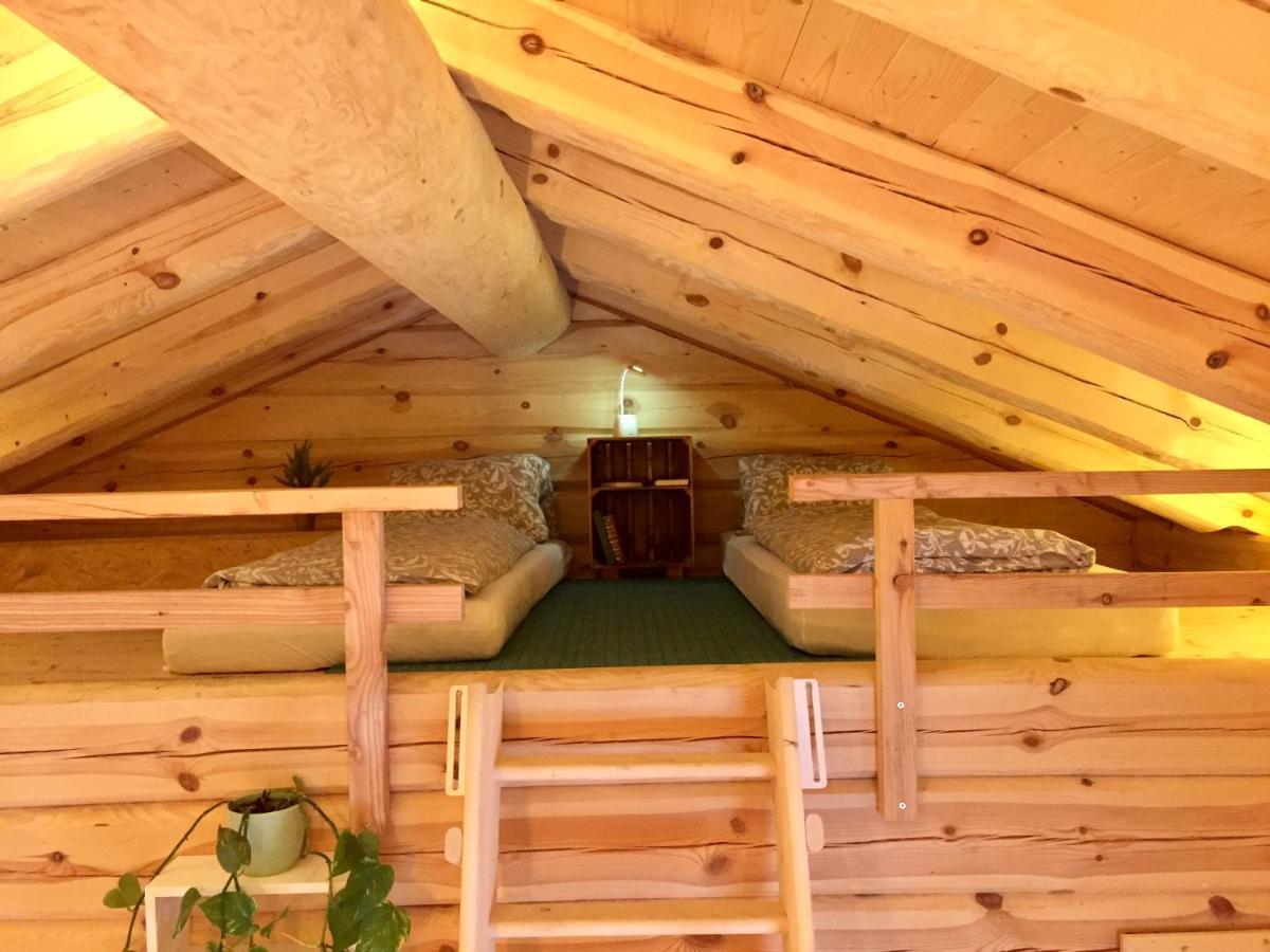 Blockhaus Chalet Mit Beheizbarem Badefass Und Infrarotsauna Auf Der Terrasse Oberschutzen ภายนอก รูปภาพ