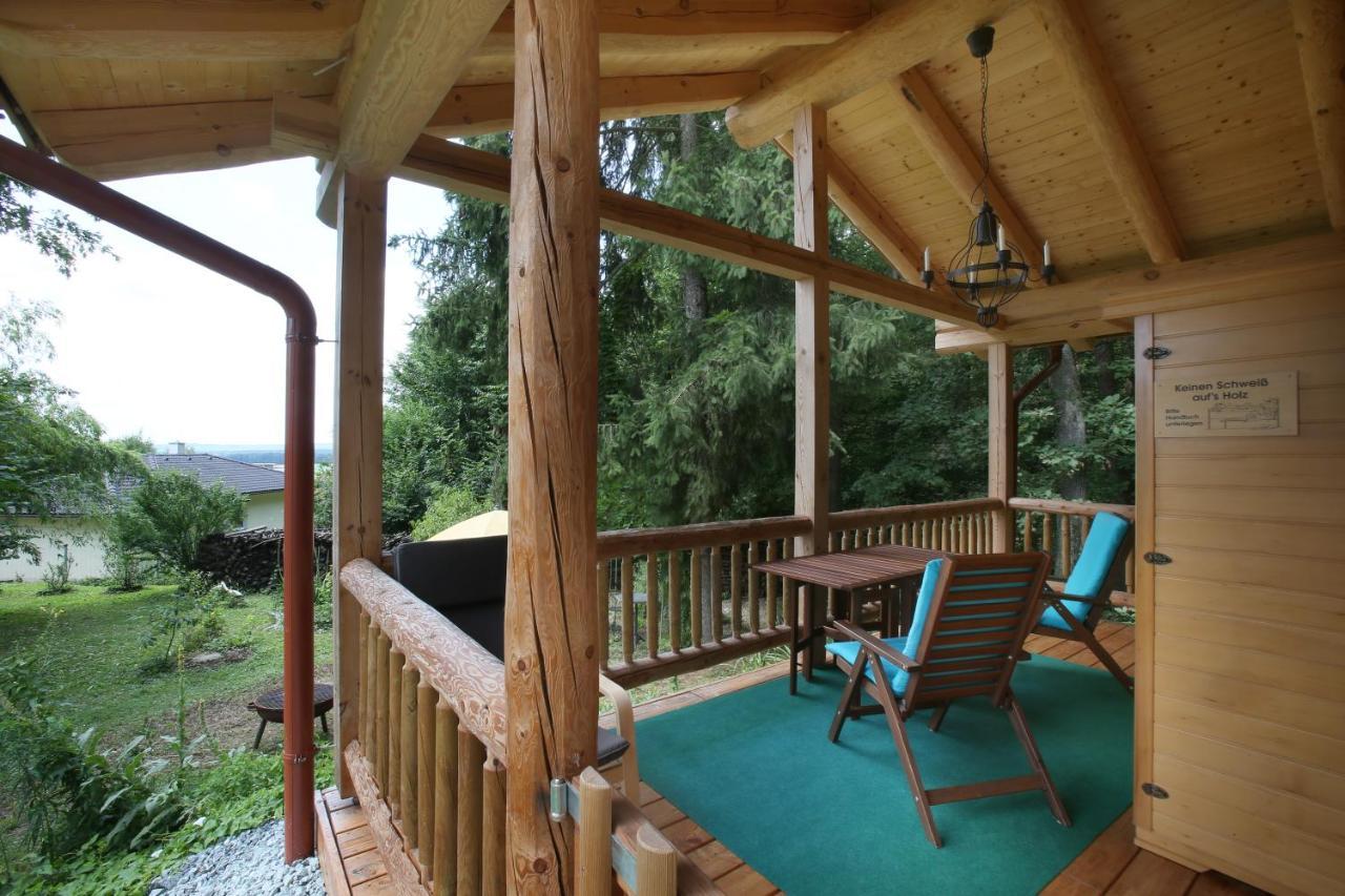 Blockhaus Chalet Mit Beheizbarem Badefass Und Infrarotsauna Auf Der Terrasse Oberschutzen ภายนอก รูปภาพ