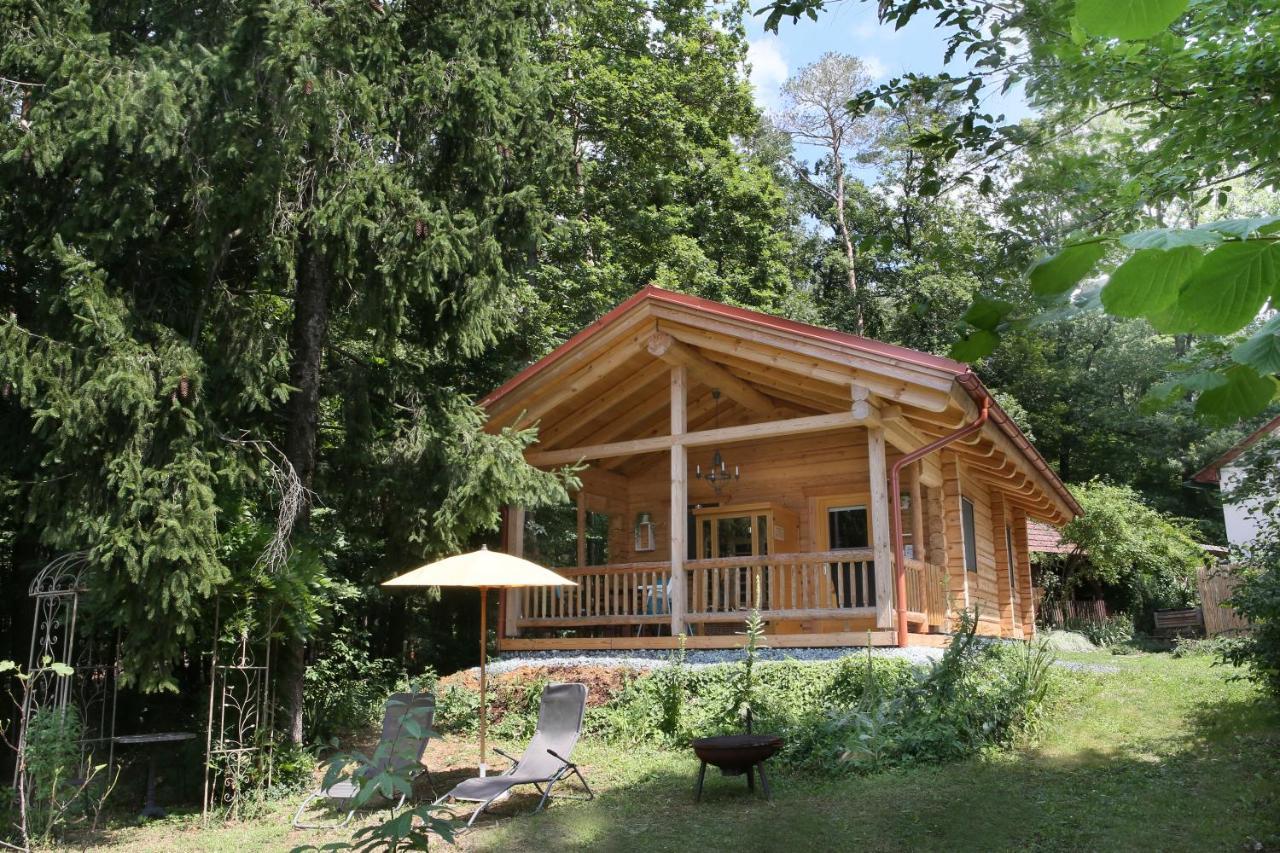 Blockhaus Chalet Mit Beheizbarem Badefass Und Infrarotsauna Auf Der Terrasse Oberschutzen ภายนอก รูปภาพ