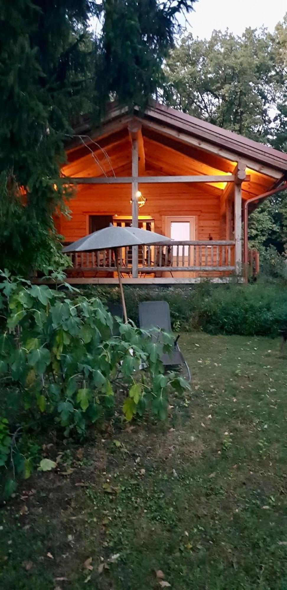 Blockhaus Chalet Mit Beheizbarem Badefass Und Infrarotsauna Auf Der Terrasse Oberschutzen ภายนอก รูปภาพ